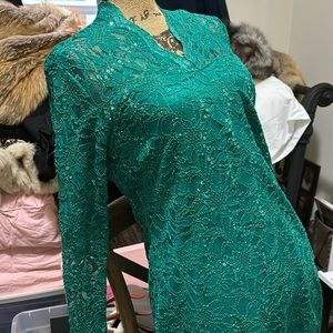 EMERALD GREEN SQUINE.  Marina long sleeve pull over lace dress. New with tags.